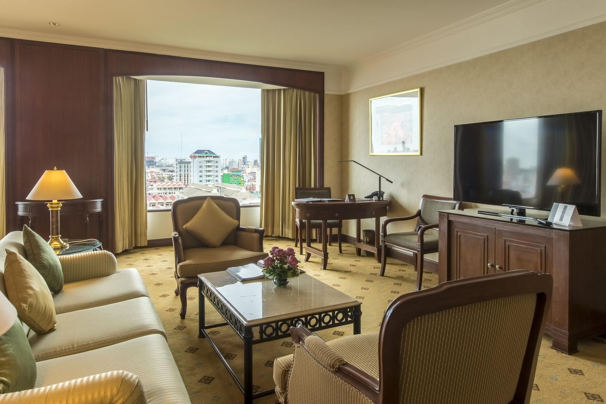 ホテル Intercontinental プノンペン エクステリア 写真