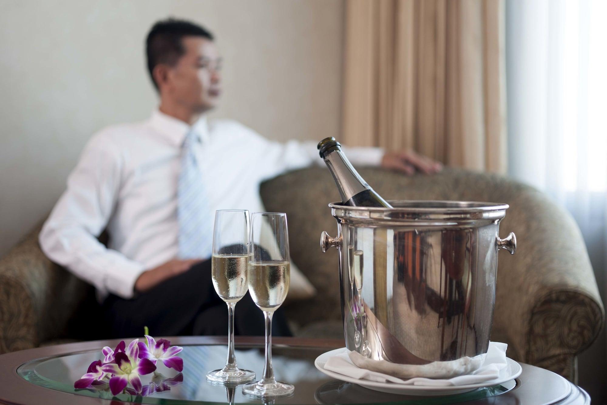 ホテル Intercontinental プノンペン エクステリア 写真