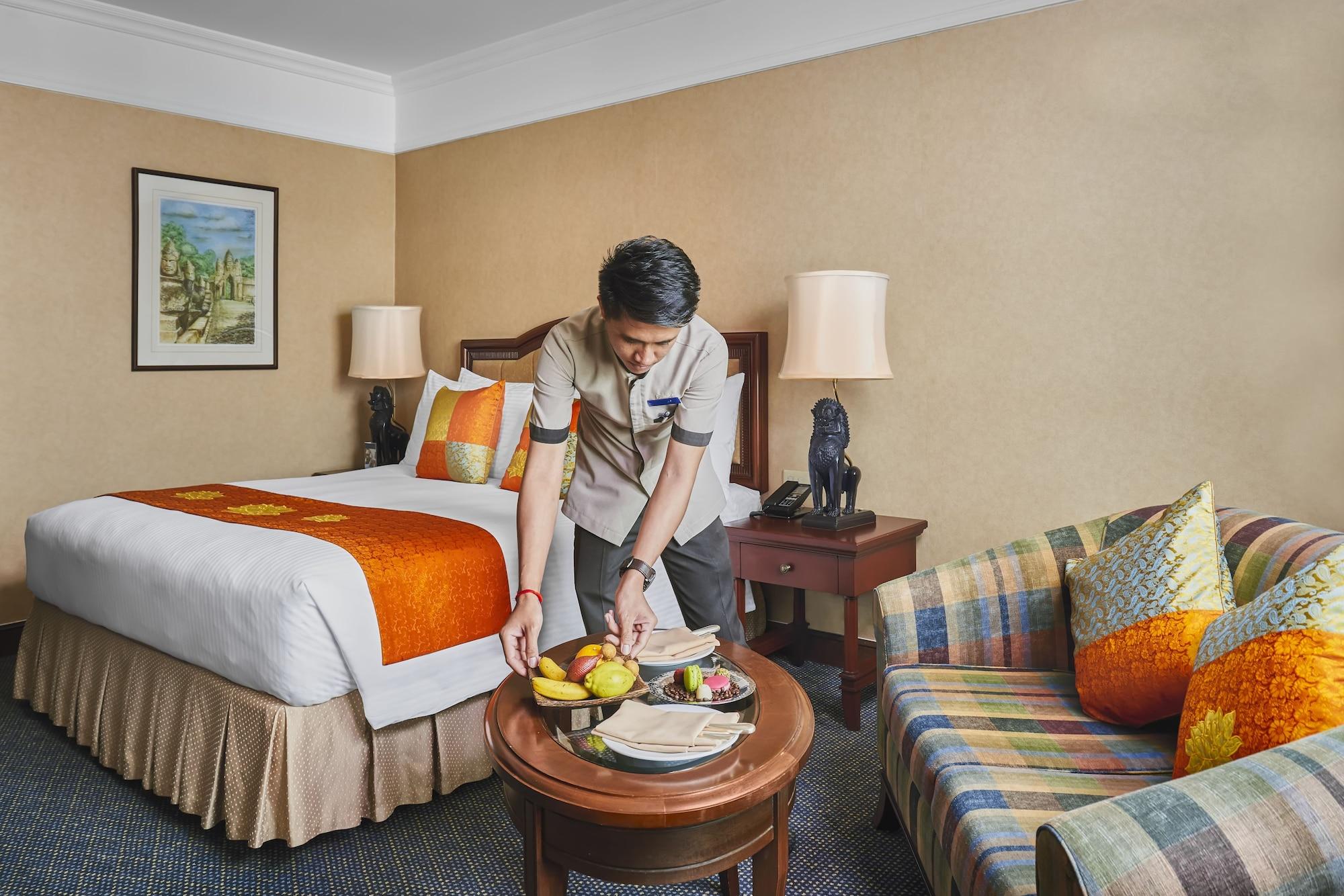 ホテル Intercontinental プノンペン エクステリア 写真