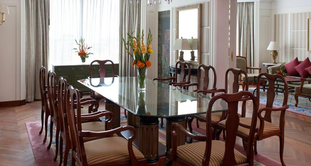 ホテル Intercontinental プノンペン エクステリア 写真