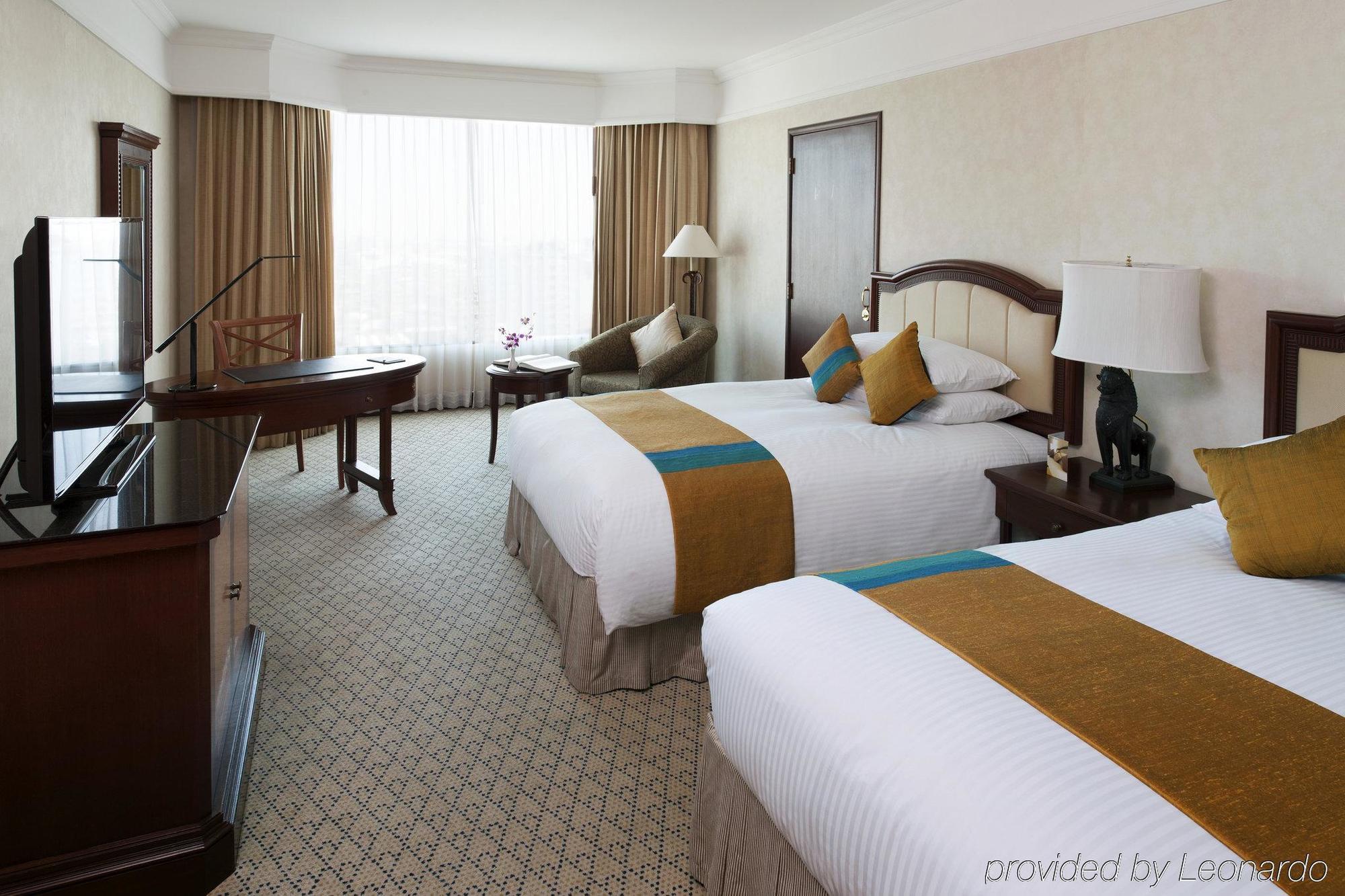 ホテル Intercontinental プノンペン エクステリア 写真