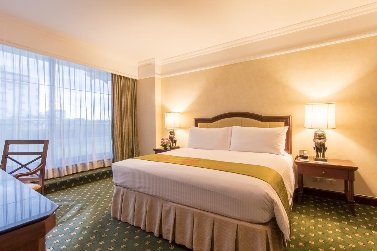 ホテル Intercontinental プノンペン エクステリア 写真